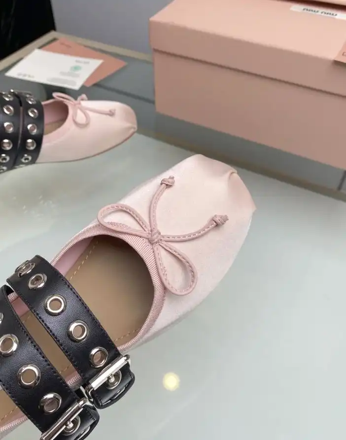 hype Miu Miu flat shoes