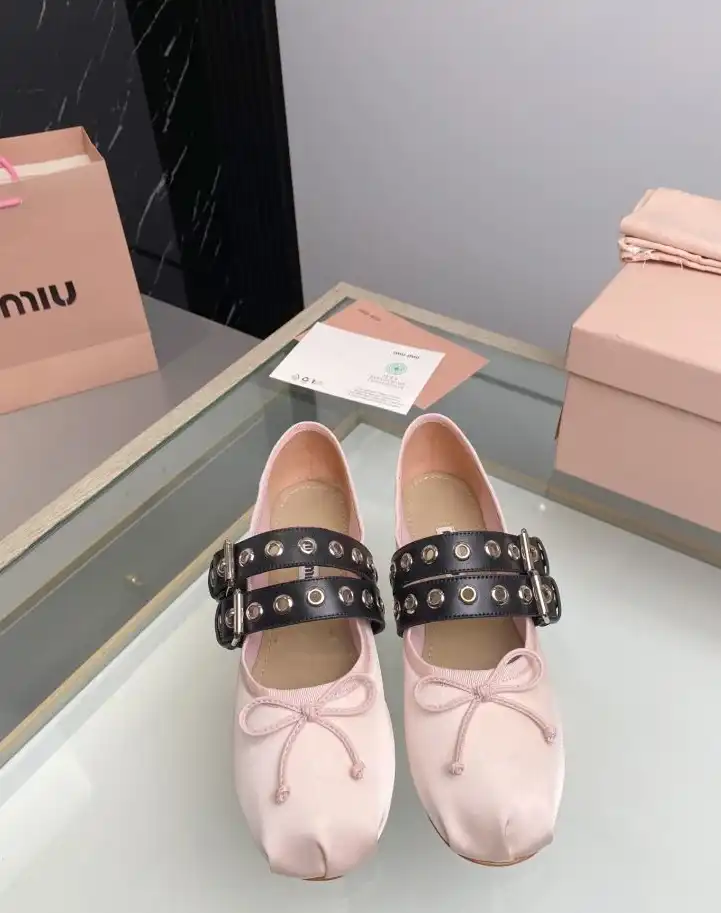 hype Miu Miu flat shoes