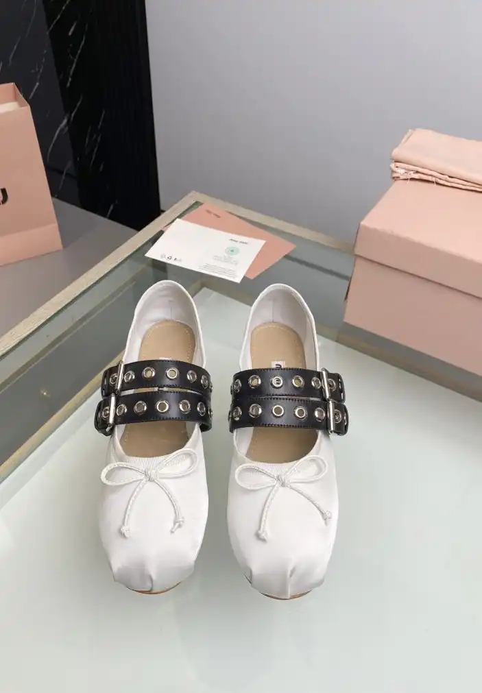 hype Miu Miu flat shoes