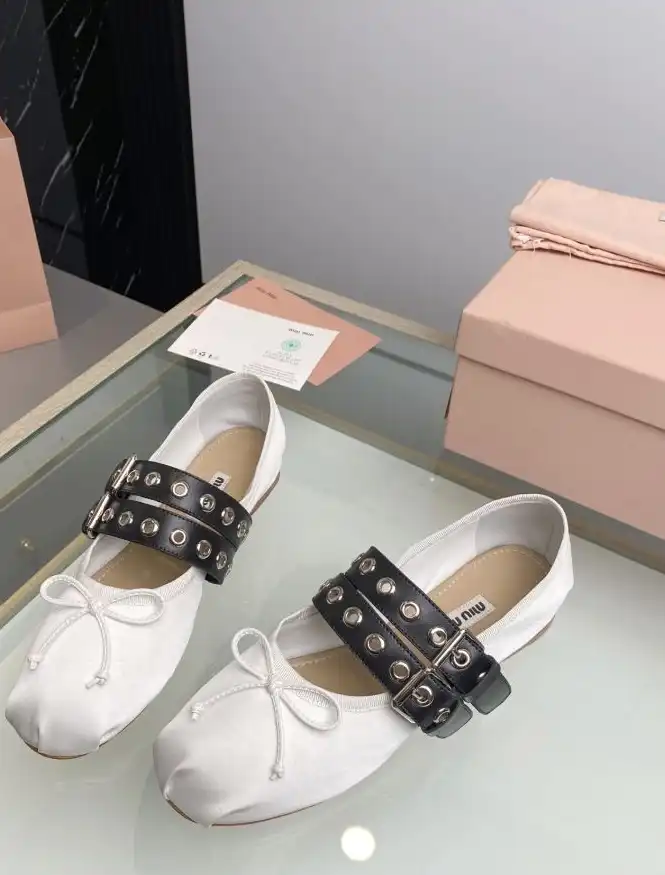 hype Miu Miu flat shoes