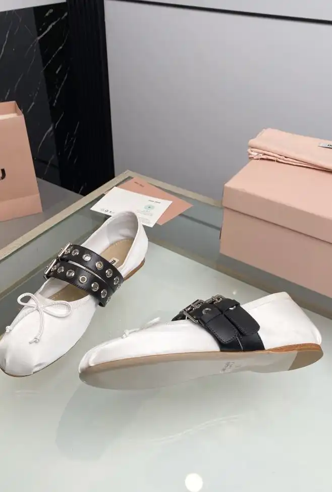 hype Miu Miu flat shoes