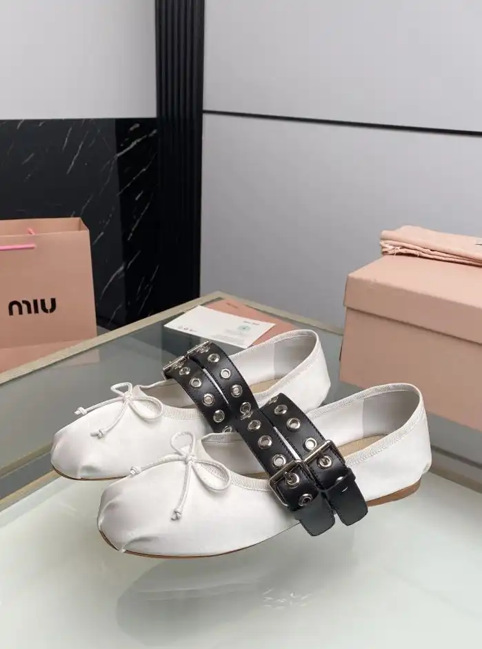 hype Miu Miu flat shoes