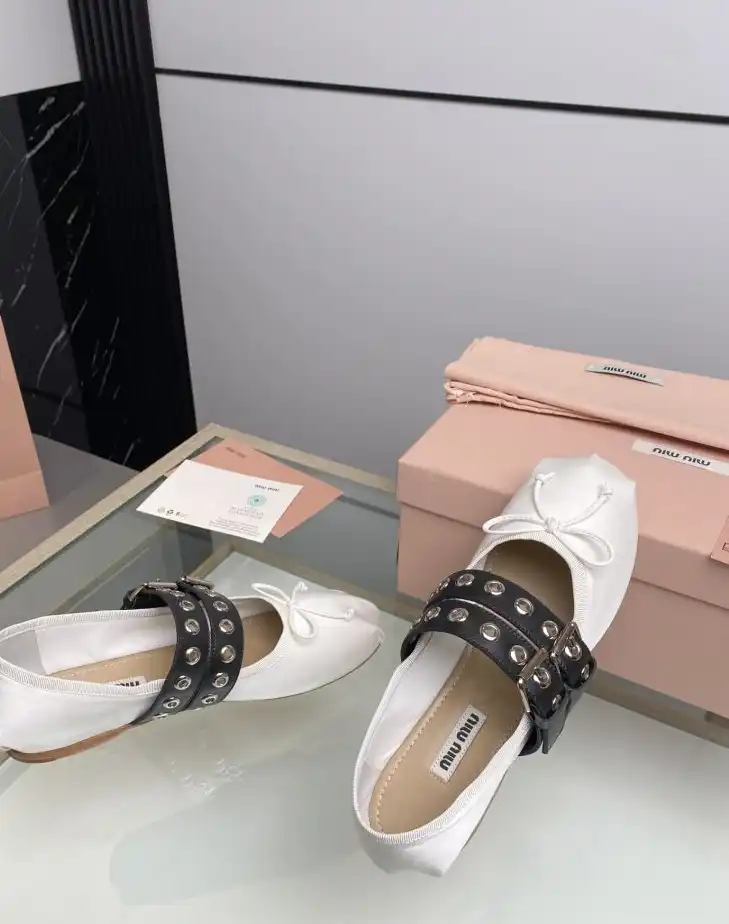 hype Miu Miu flat shoes