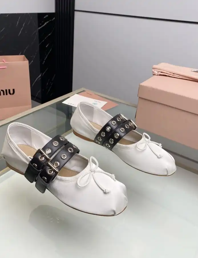 hype Miu Miu flat shoes