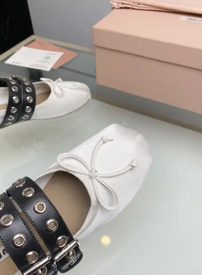 hype Miu Miu flat shoes