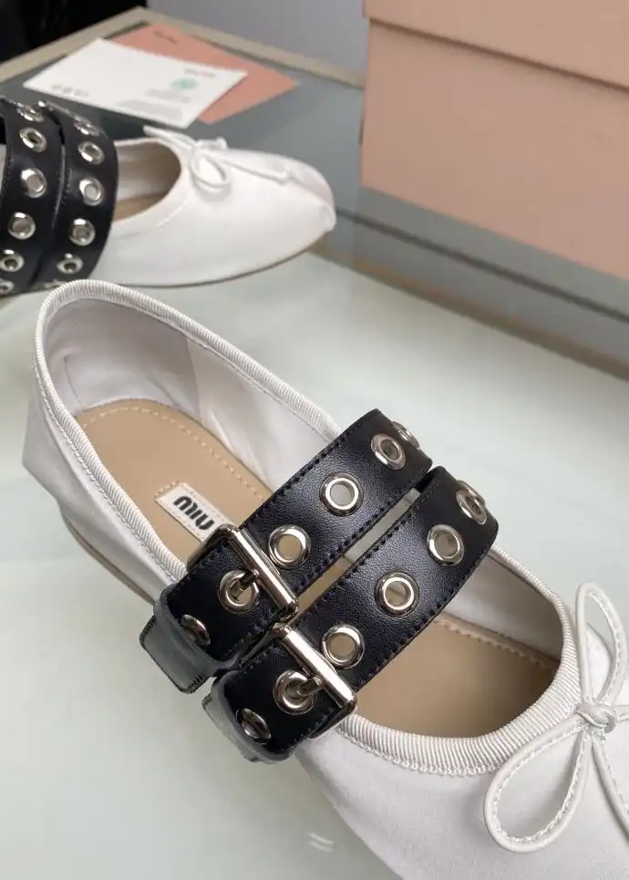 hype Miu Miu flat shoes