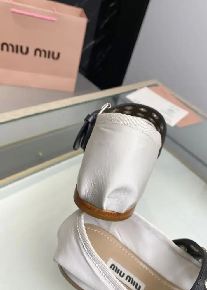 hype Miu Miu flat shoes