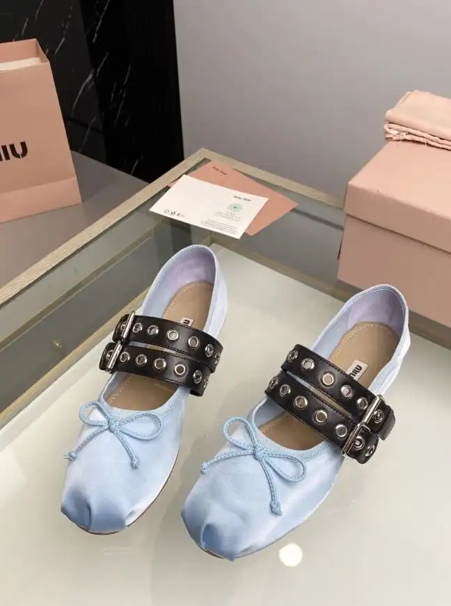 hype Miu Miu flat shoes