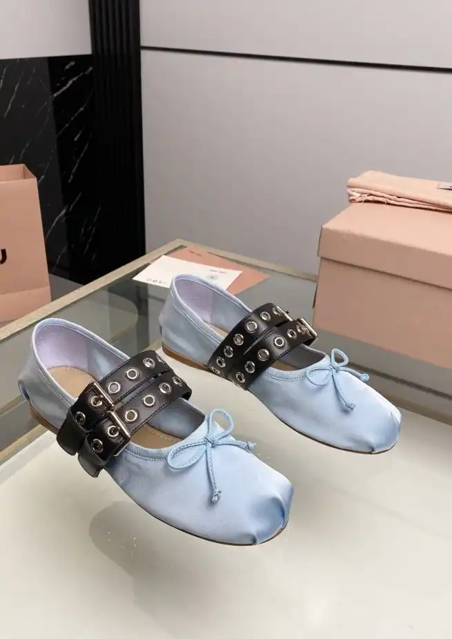 hype Miu Miu flat shoes