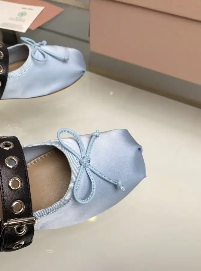 hype Miu Miu flat shoes