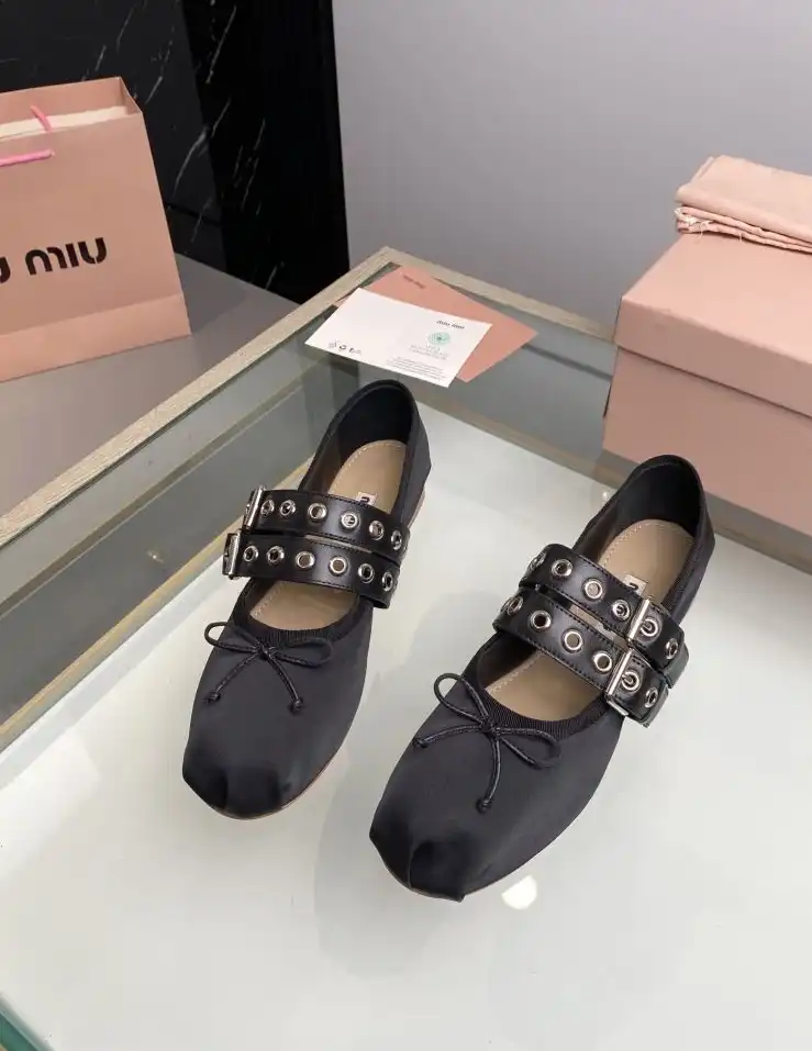 hype Miu Miu flat shoes