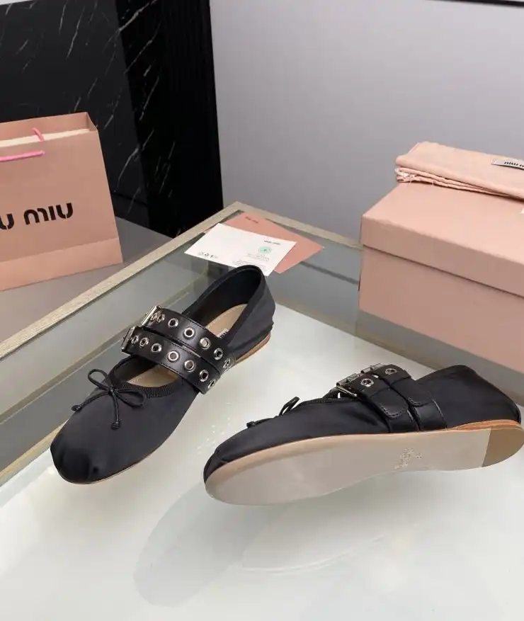 hype Miu Miu flat shoes