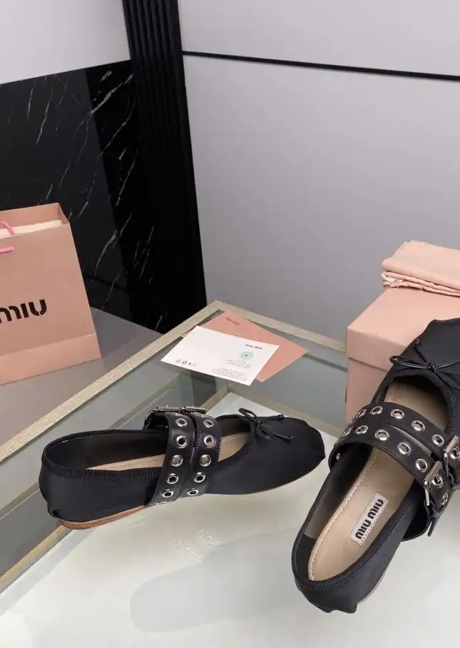 hype Miu Miu flat shoes