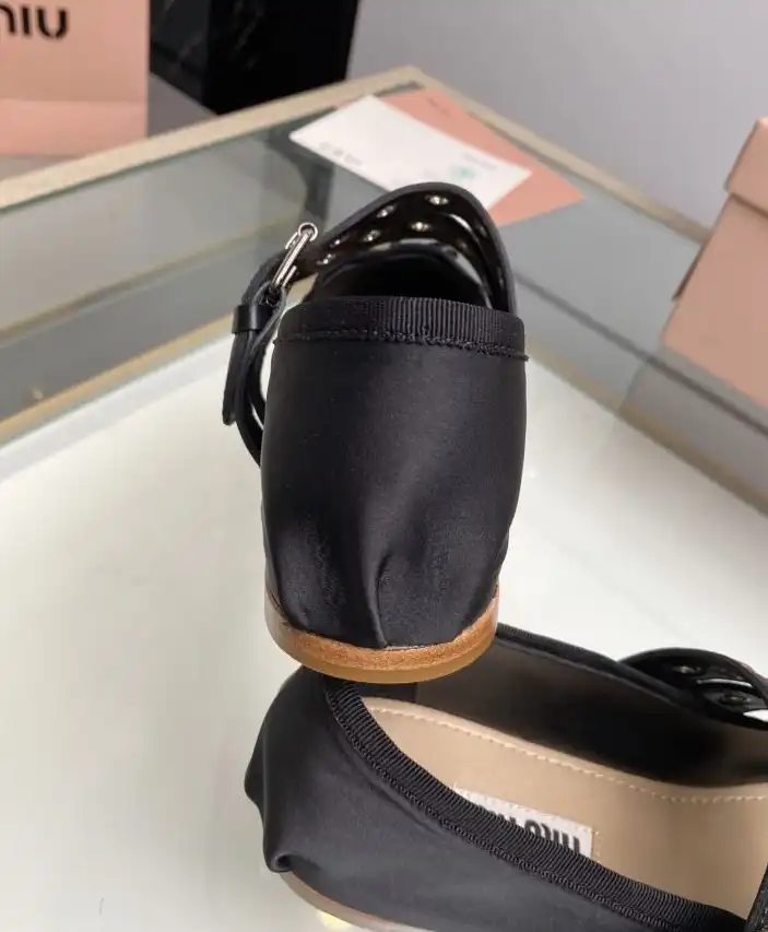 hype Miu Miu flat shoes