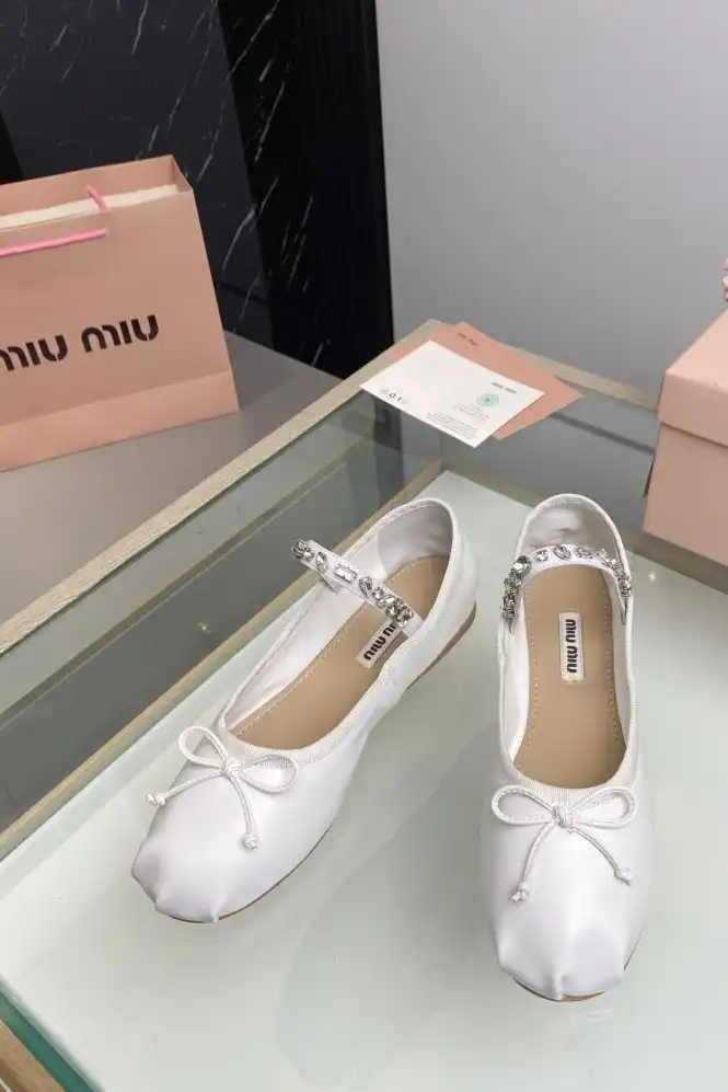 hype Miu Miu flat shoes