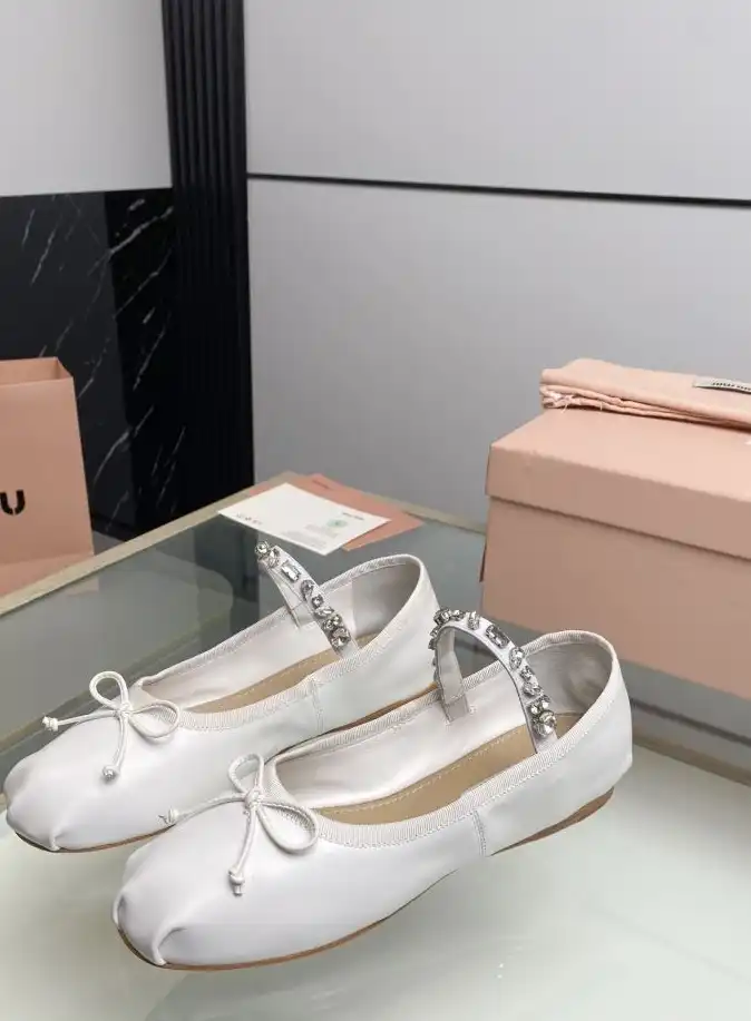 hype Miu Miu flat shoes