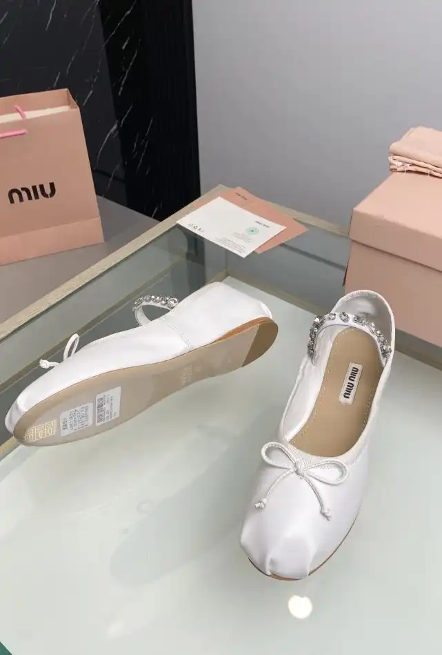 hype Miu Miu flat shoes