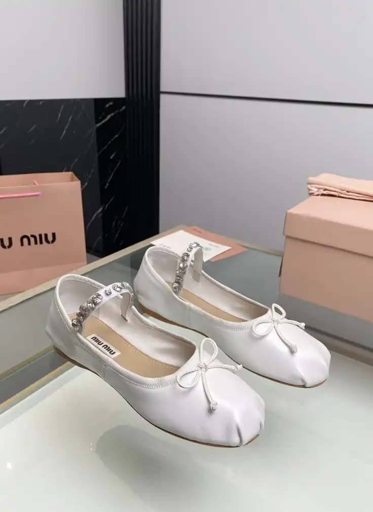 hype Miu Miu flat shoes