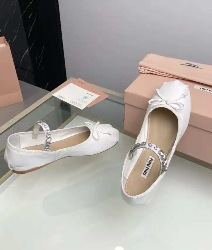 hype Miu Miu flat shoes