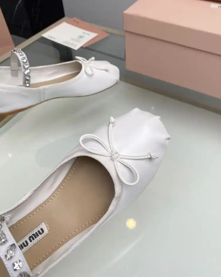 hype Miu Miu flat shoes