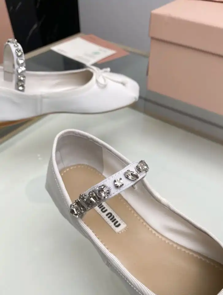 hype Miu Miu flat shoes