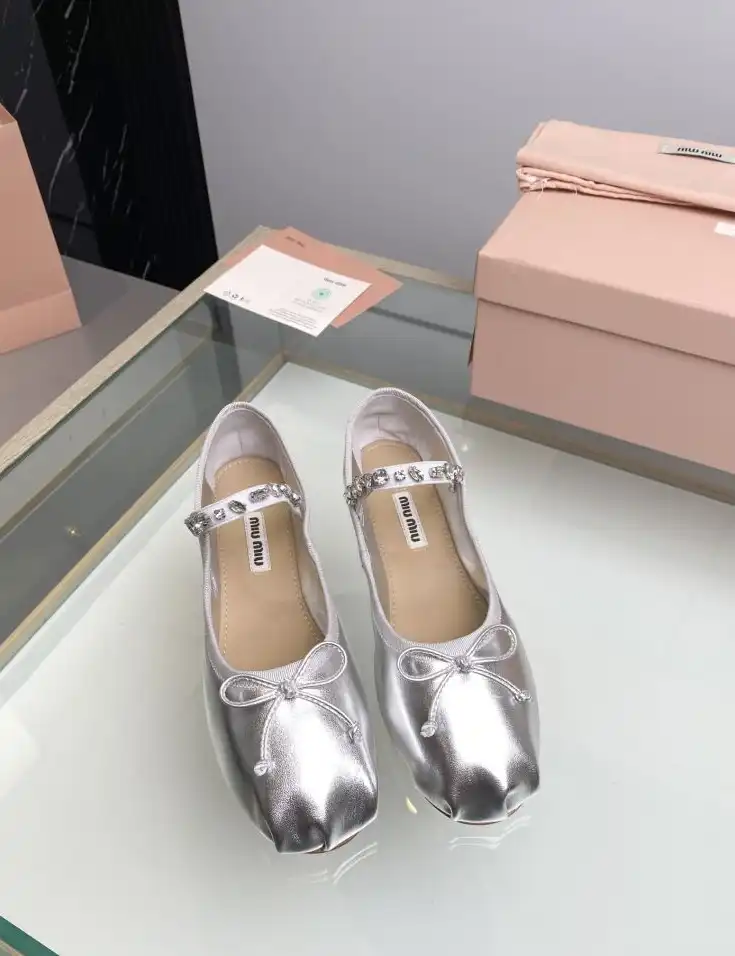 hype Miu Miu flat shoes