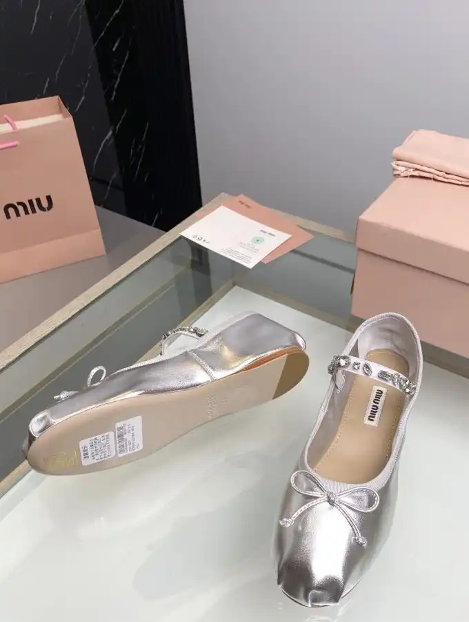 hype Miu Miu flat shoes