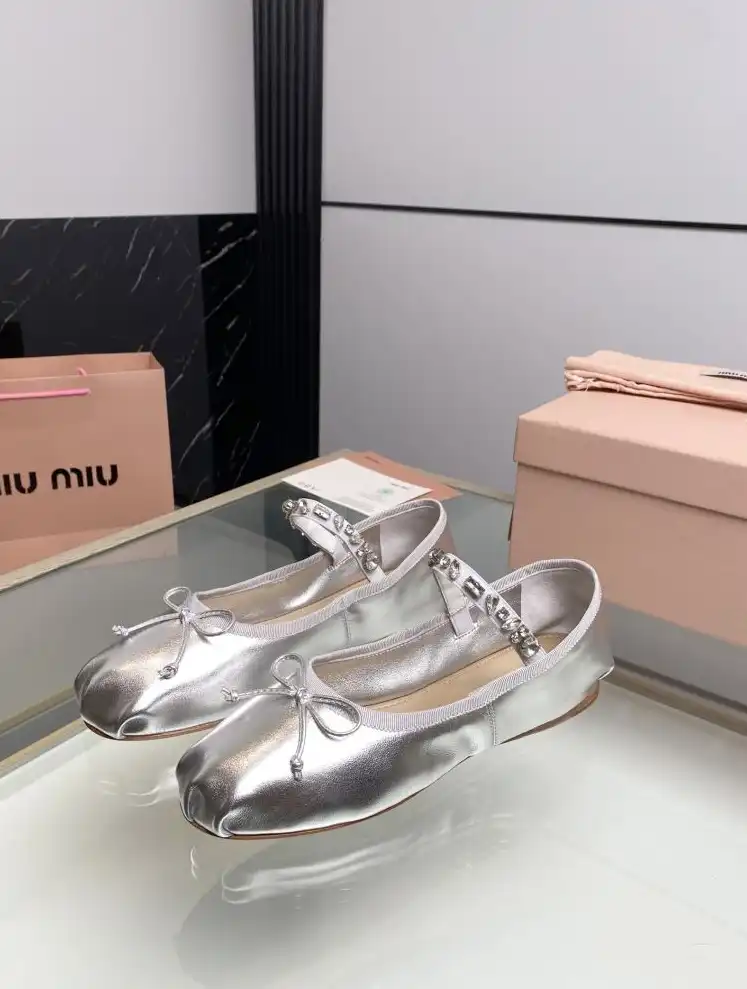 hype Miu Miu flat shoes