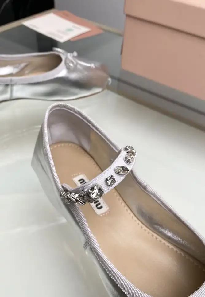 hype Miu Miu flat shoes