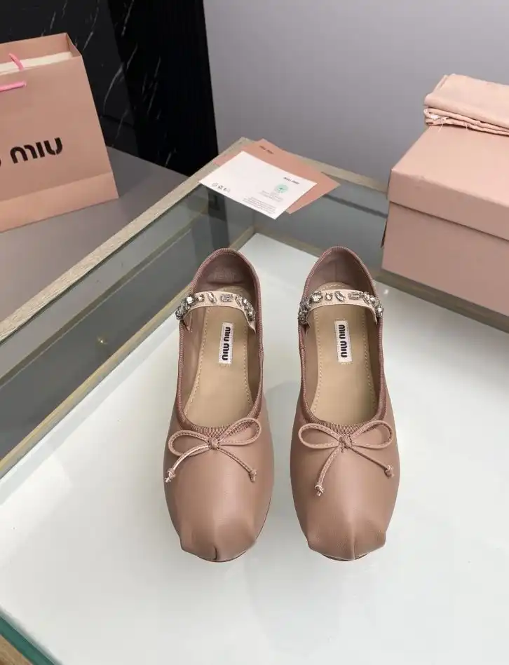 hype Miu Miu flat shoes