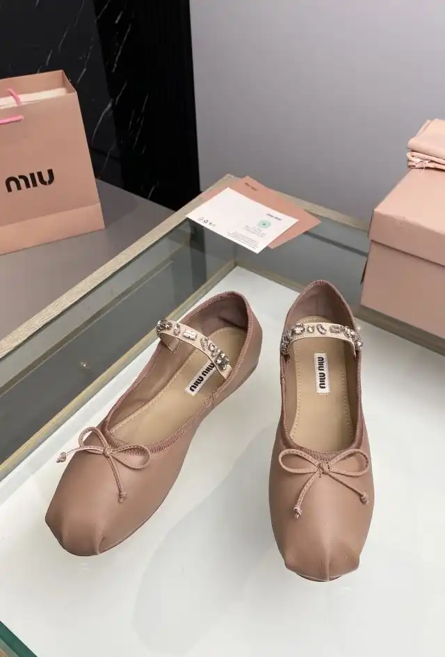 hype Miu Miu flat shoes