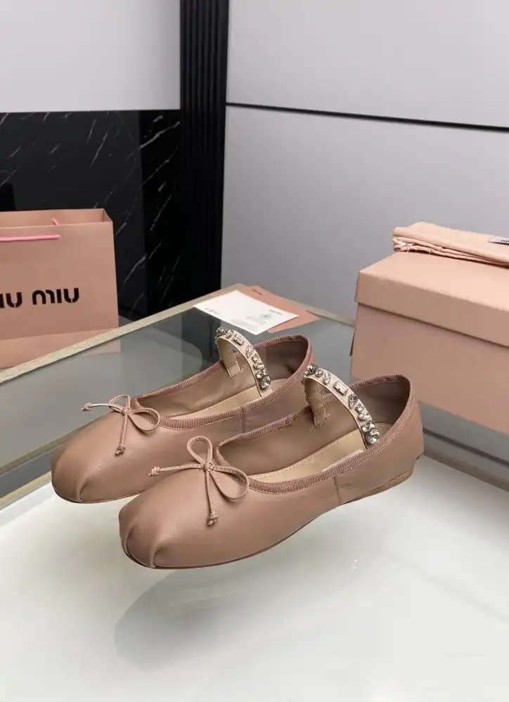 hype Miu Miu flat shoes