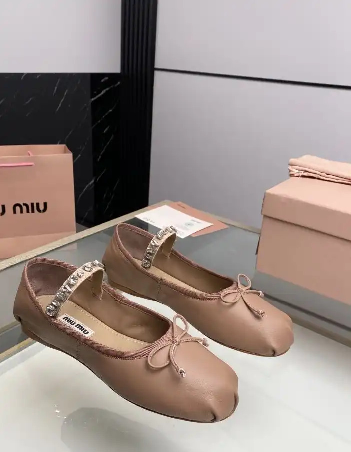 hype Miu Miu flat shoes