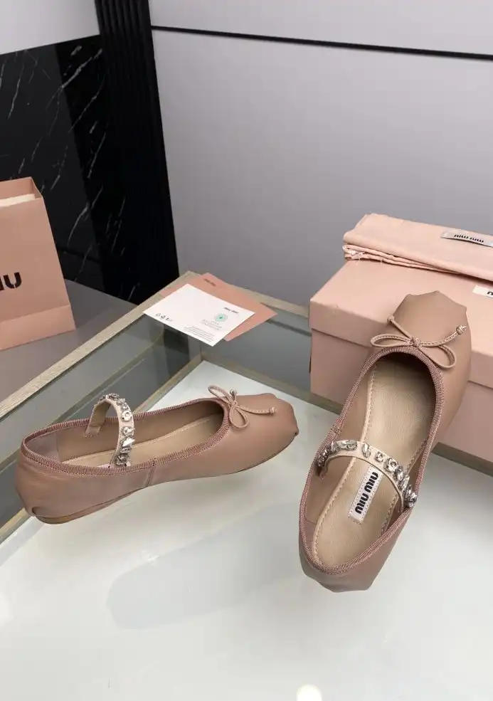 hype Miu Miu flat shoes