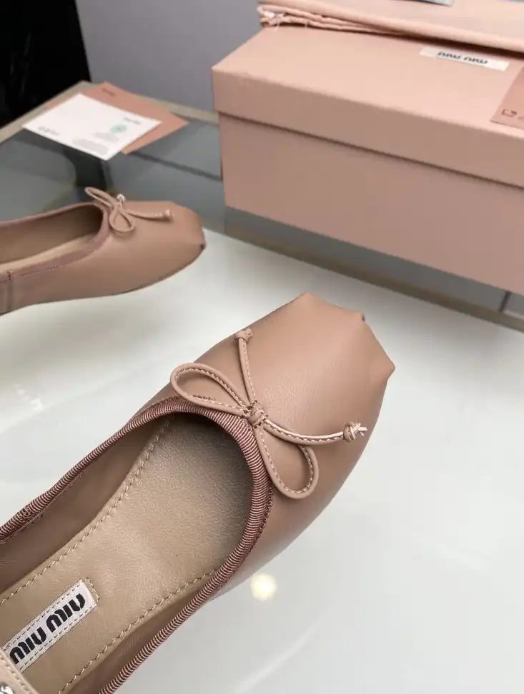 hype Miu Miu flat shoes