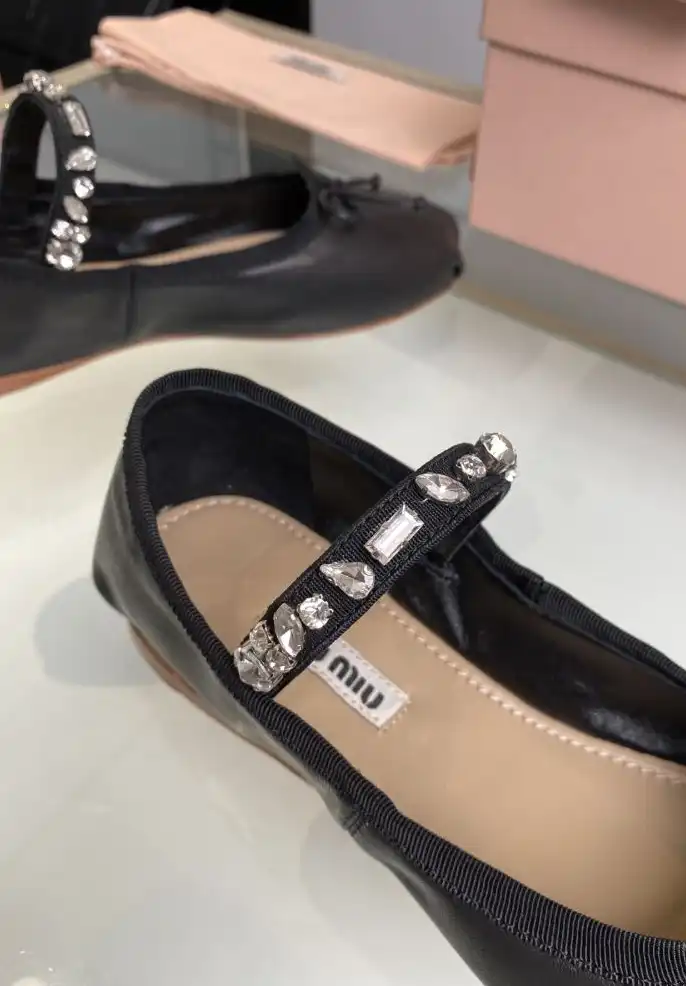 hype Miu Miu flat shoes