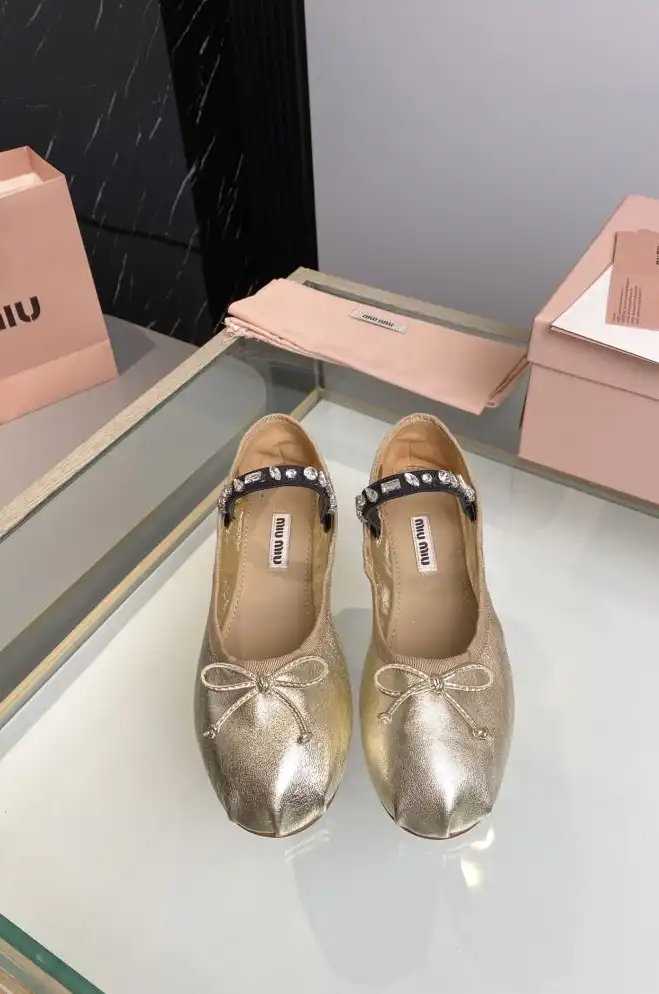 hype Miu Miu flat shoes