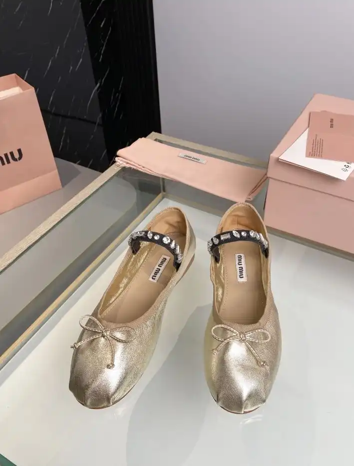 hype Miu Miu flat shoes