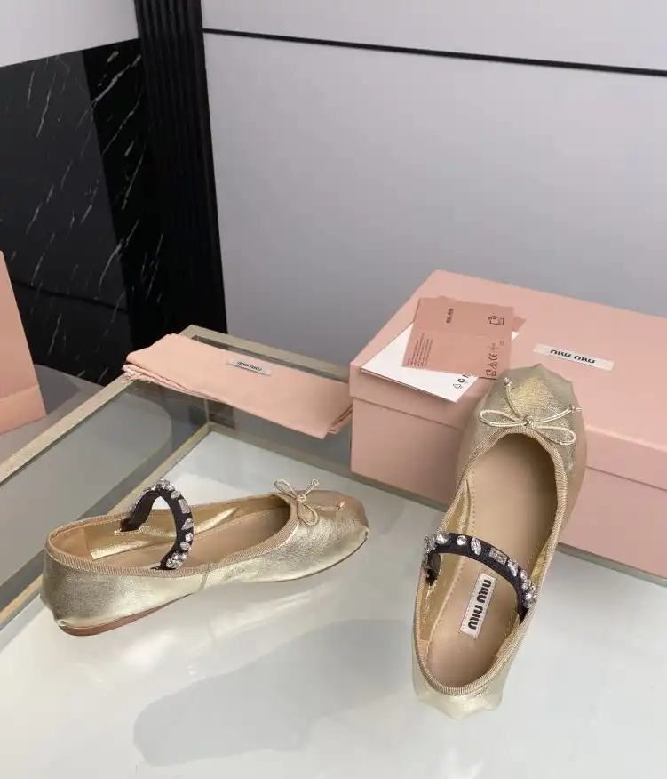 hype Miu Miu flat shoes