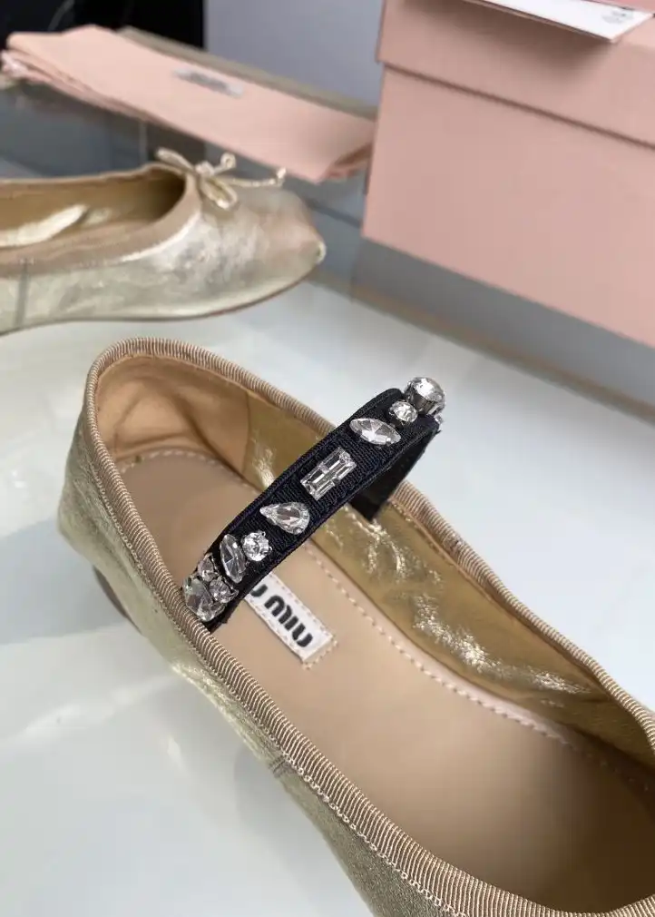 hype Miu Miu flat shoes