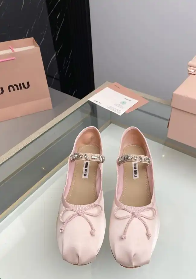 hype Miu Miu flat shoes