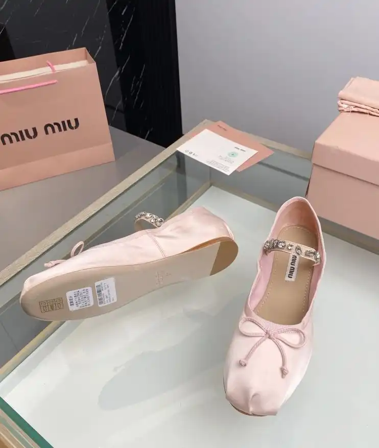 hype Miu Miu flat shoes