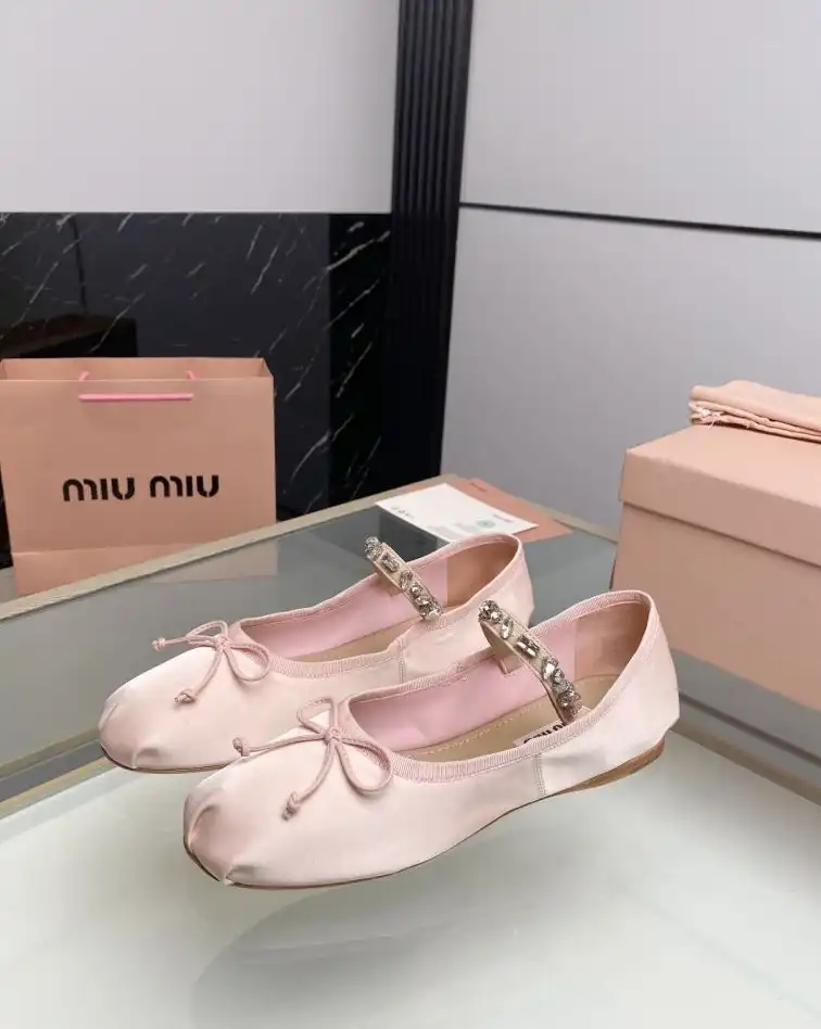 hype Miu Miu flat shoes