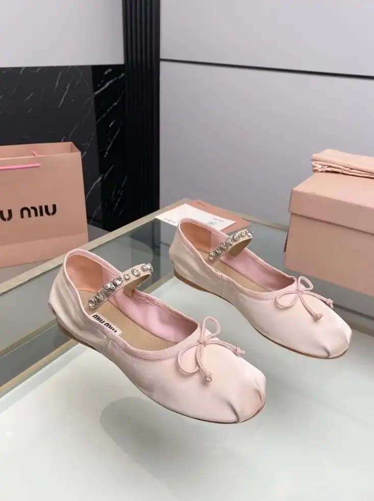 hype Miu Miu flat shoes