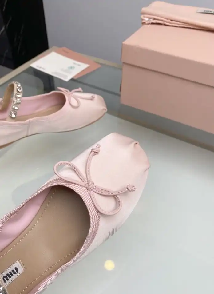 hype Miu Miu flat shoes