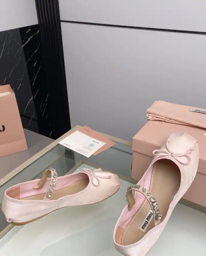 hype Miu Miu flat shoes