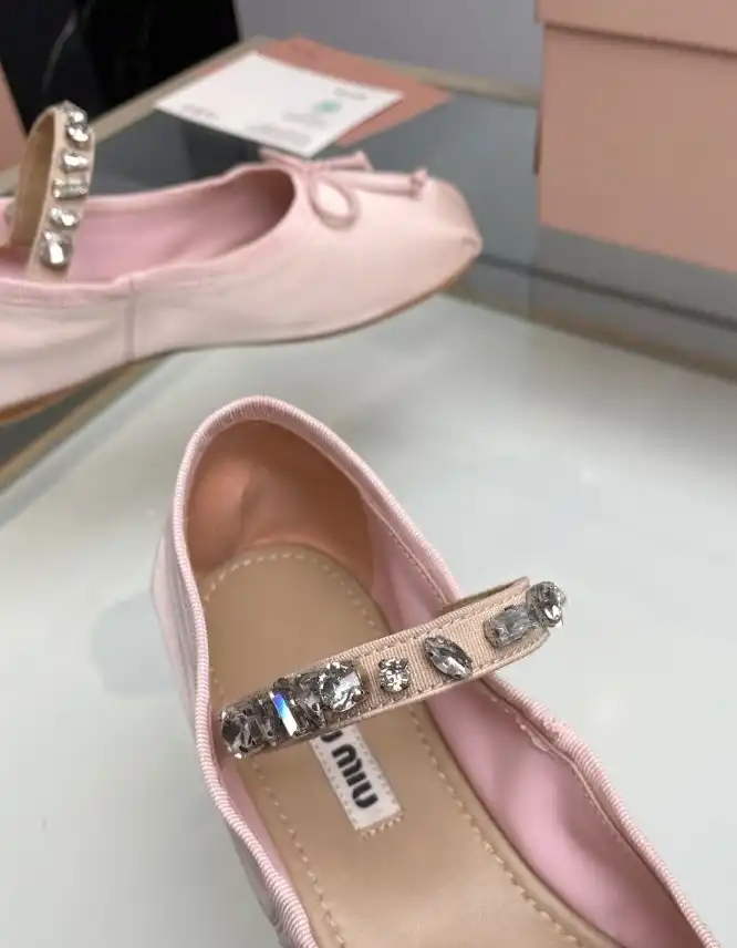 hype Miu Miu flat shoes