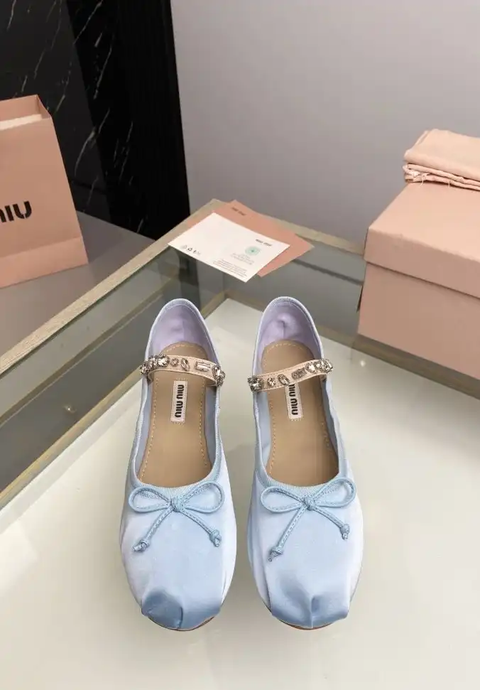 hype Miu Miu flat shoes