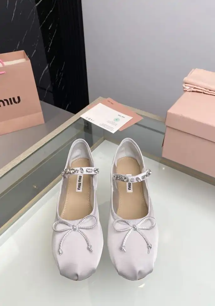 hype Miu Miu flat shoes