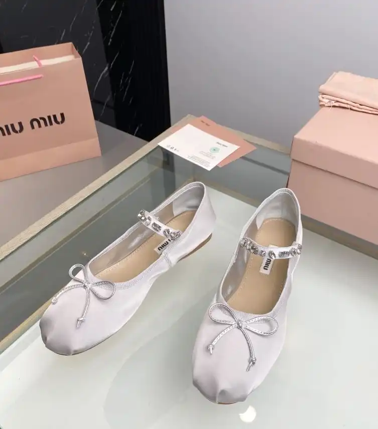 hype Miu Miu flat shoes